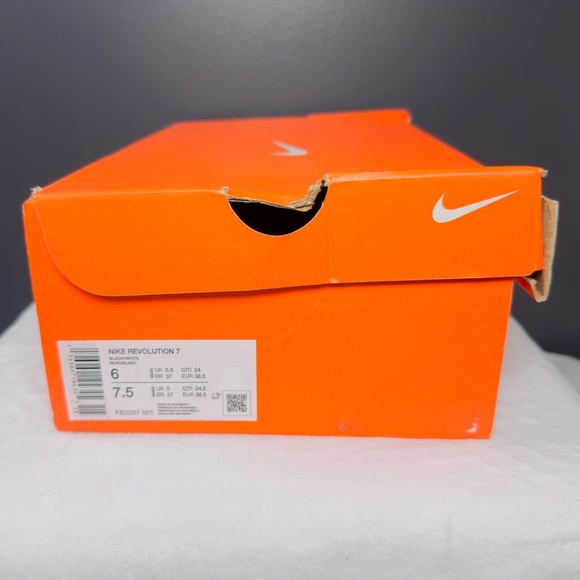 Nike Revolution 7 Running Shoes – Black/White – Size 6M/W 7.5 – NIB - Picture 11 of 12